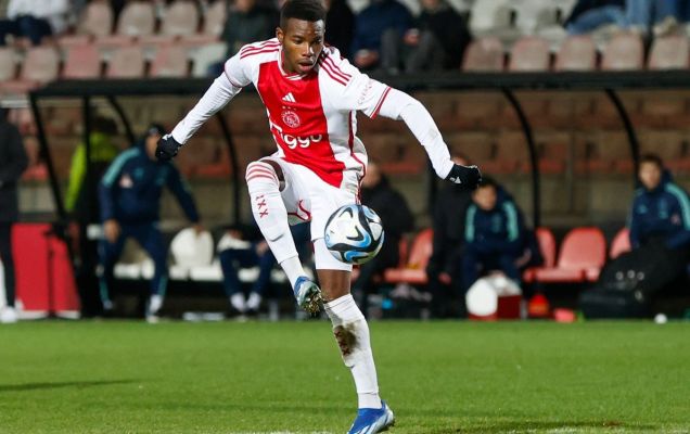 Done Deal Sevilla firma 2005 nacido mediocampista belga Stanis Idumbo Muzambo de Ajax