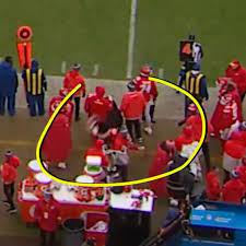 Travis Kelce breaks his helmet and Patrick Mahomes shreds the O-line in a viral tirade during the Chiefs’ battle with the Raiders.