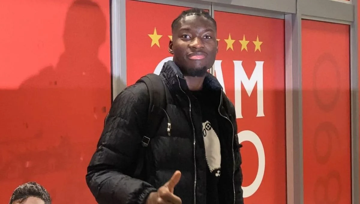 Lucien Agoumé ya está en Sevilla para reforzar al equipo Nervión