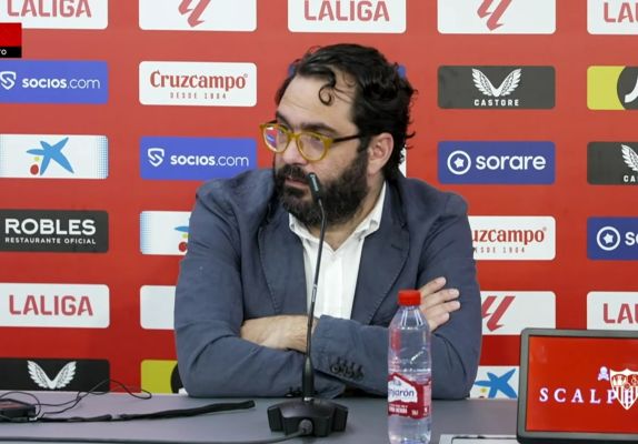 Sevilla FC pide a cuatro jugadores que acepten ofertas de irse y se niegan