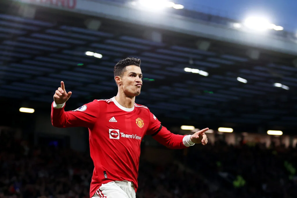 The 22-year-old striker, who adores Ronaldo, claims that joining Manchester United is his “goal