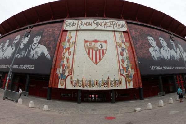 Se ha confirmado que el Sevilla FC fue vendido a un millonario ruso