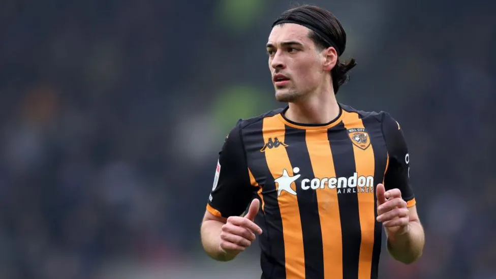 “Ipswich Town is in a bit of a situation as Hull City centre-back Jacob Greaves is set to back out on signing the deal.”