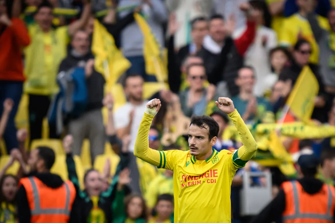 Buenas noticias para el Valencia, que ha fichado a Pedro Chirivella, de 27 años, por 5 millones de euros. Con Baraja seleccionándolo como su primera opción, está preparado para reforzar su mediocampo para la campaña 2024/2025