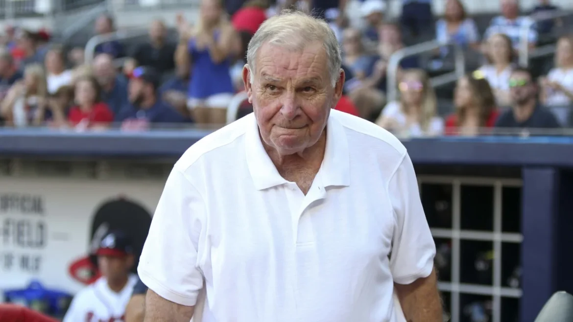 Emotional Reunion: Braves Legend Bobby Cox Receives Heartwarming Ovation in Rare Visit to