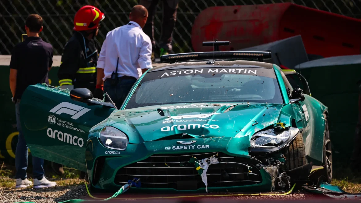 Impactante Accidente en Monza: El Coche de Seguridad de Aston Martin F1 Destruido en Choque a Alta Velocidad