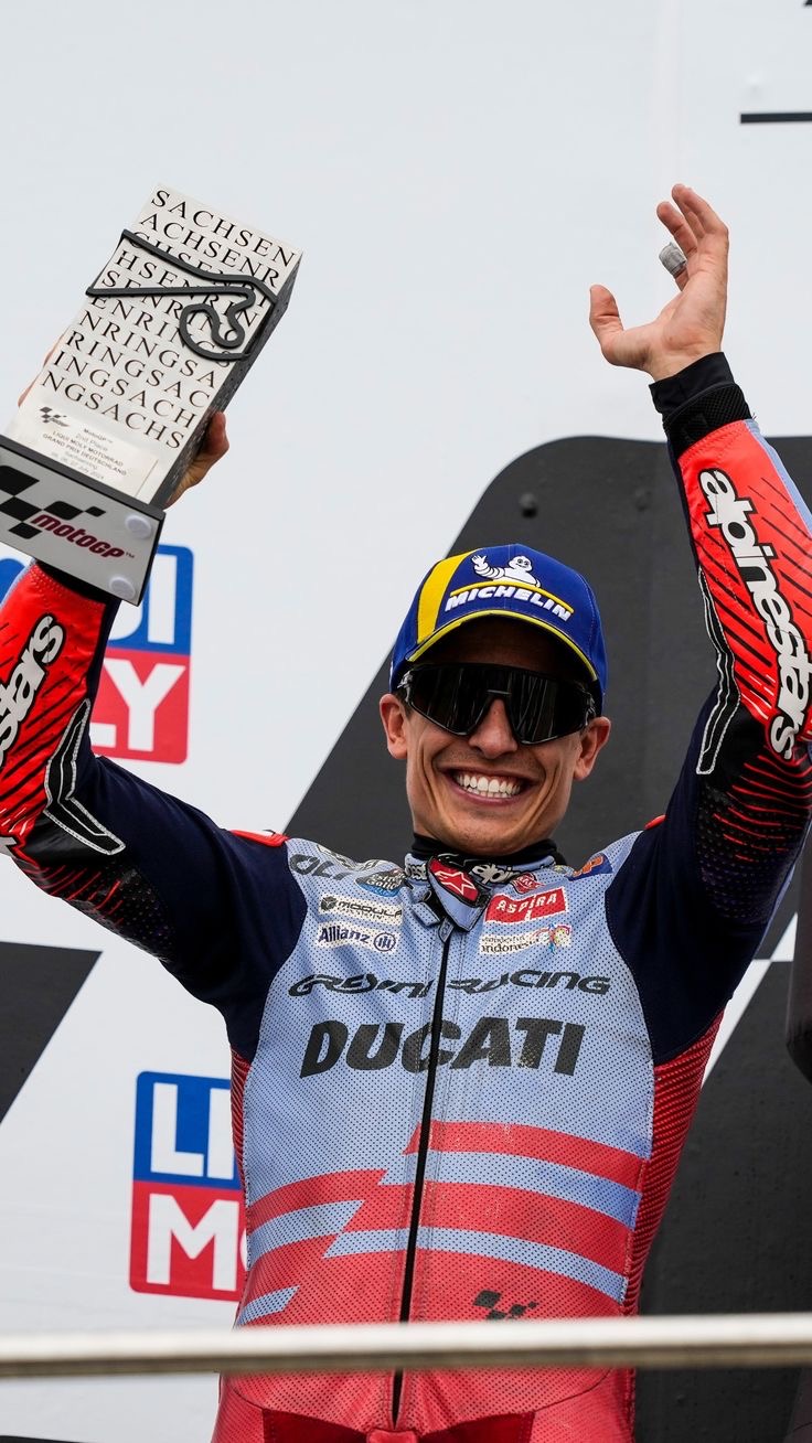 Marc Márquez: “Estoy contento con mi nuevo equipo, Ducati Lenovo Team, y no pienso dejarlo pronto”_