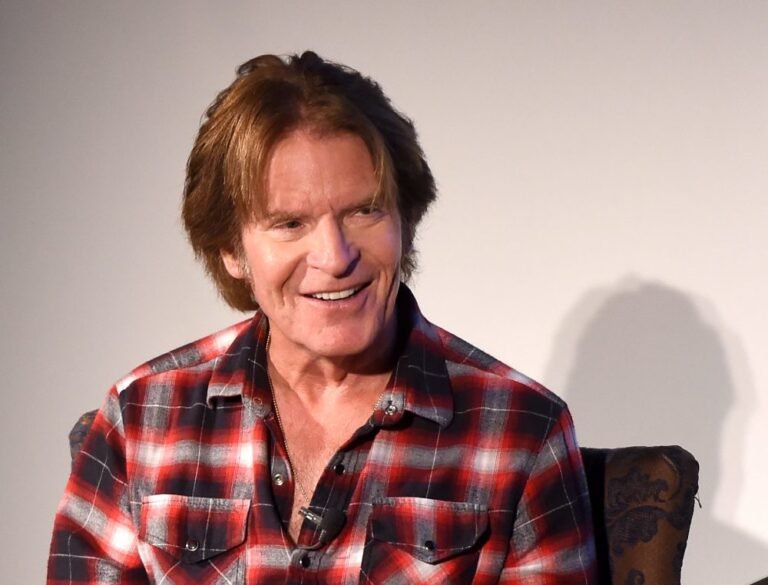 1026_John-Fogerty-fortunate-son-1000x762