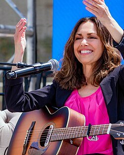 Susanna_Hoffs_@_Festival_of_Books_04_23_2023_(52981818038)