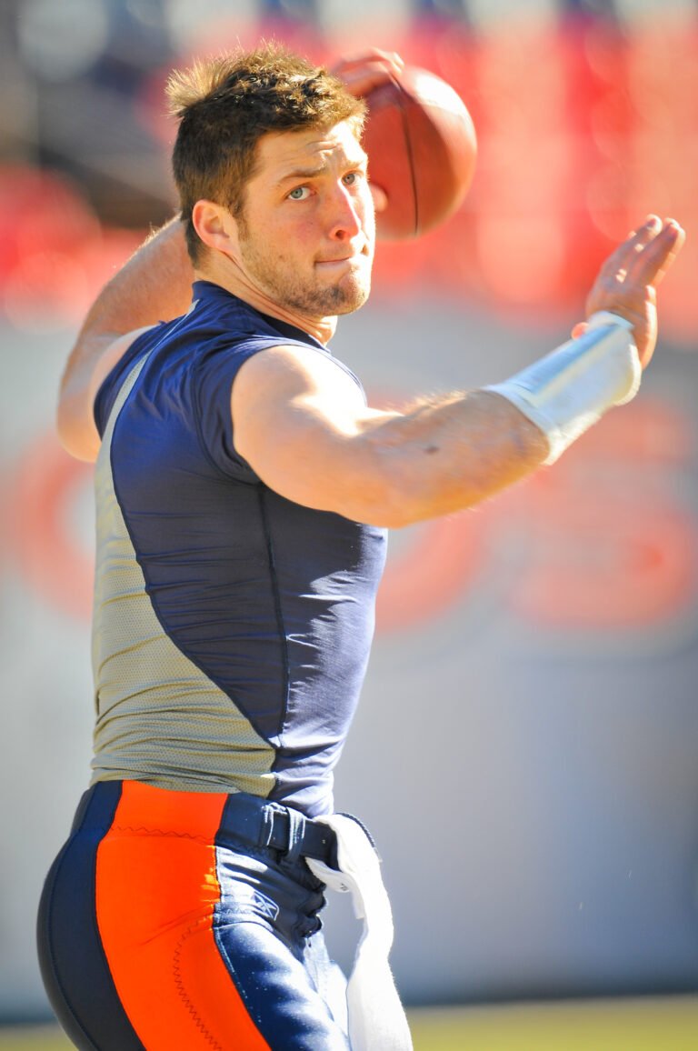 Tim_Tebow_Denver_Sports_Authority_Field_2012-01-01