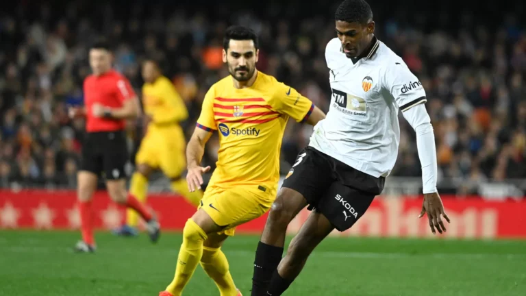 cristhian-mosquera-valencia-v-barcelona-laliga-2023.jpg