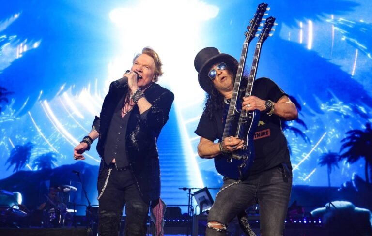guns_axl_slash-1392x884